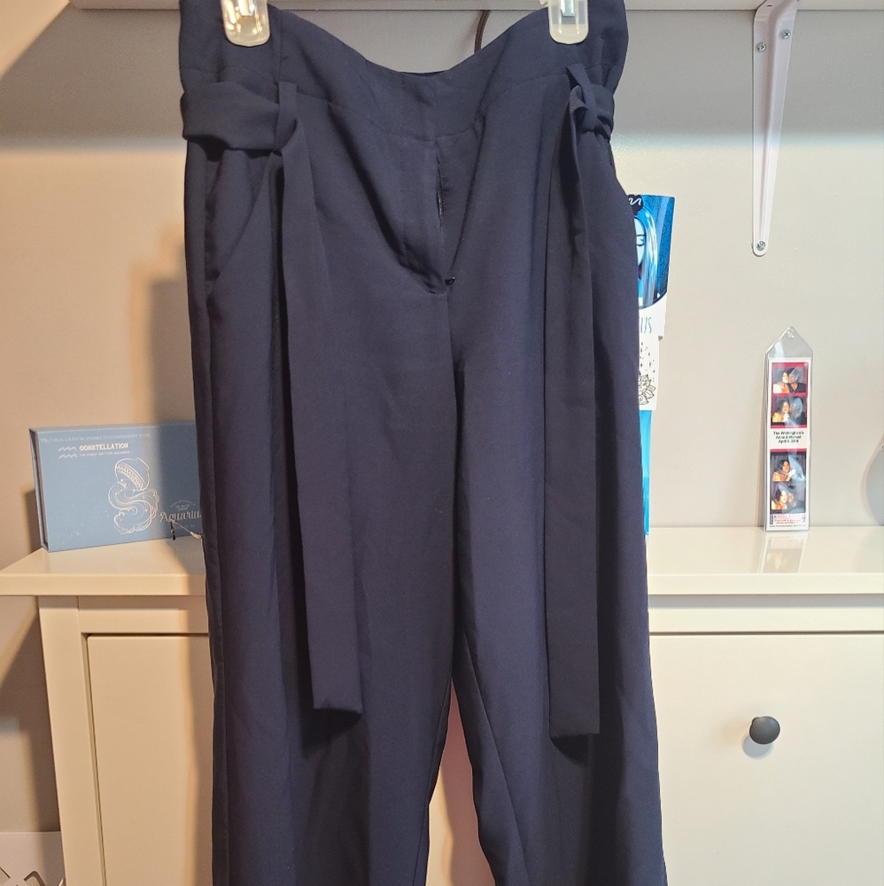 Navy blue cropped pants size 8 goes with Navy blue blazer in listing